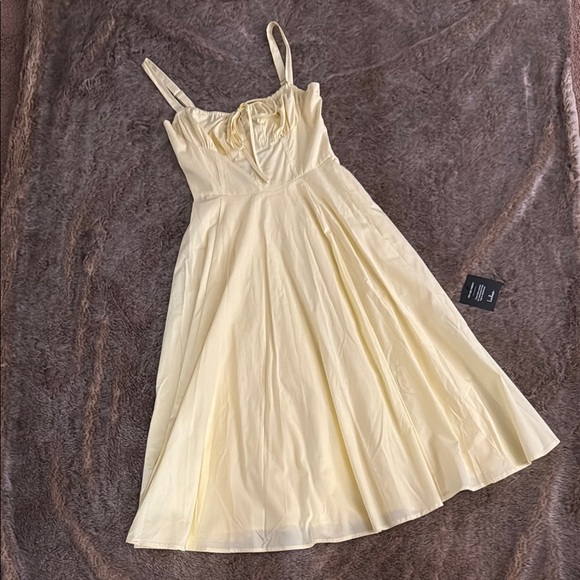 Lulus Dresses & Skirts - Lulus Compelling Charisma Yellow Bustier Midi Dress with Pockets Medium NWT